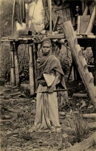KITLV - 1400321 - Kleingrothe, C.J. - Medan - Batak man with a machete on the east coast of Sumatra - circa 1900