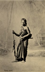 KITLV - 1400329 - Kleingrothe, C.J. - Medan - Studio portrait of a Batak man on the east coast of Sumatra - circa 1900