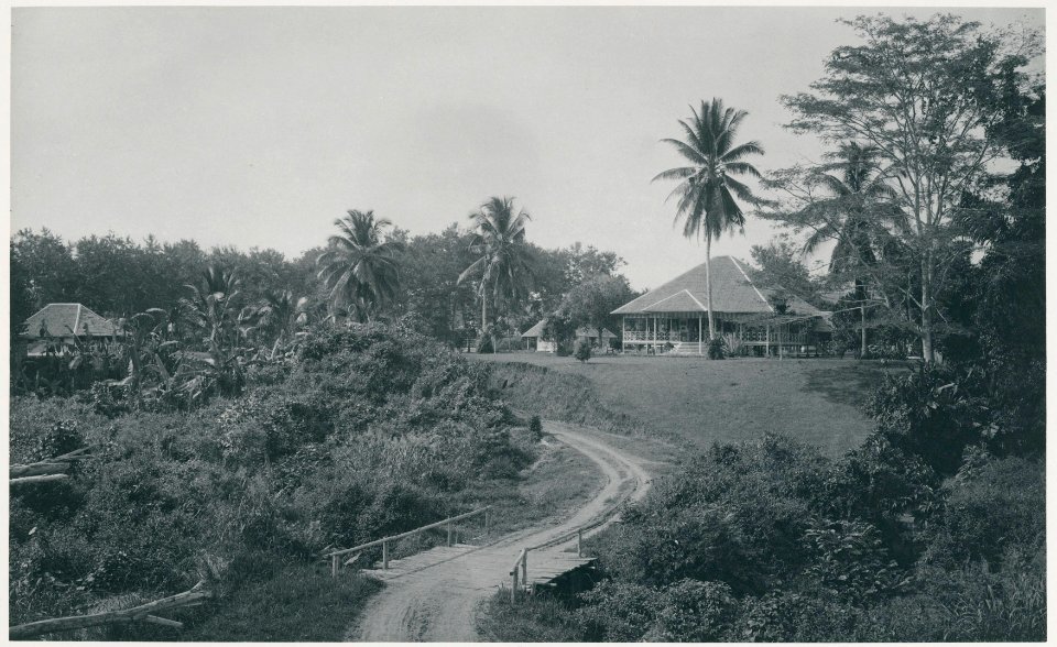 KITLV - 12633 - Kleingrothe, C.J. - Medan - House of the assistant at the plantation Sungai Krio, Deli - 1903