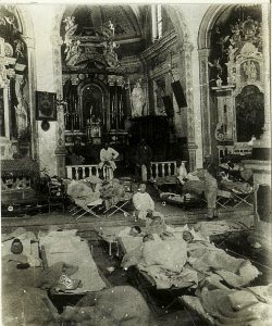 Kirche in Sutta als Feldspital, 14.11.1915. (BildID 15593968)