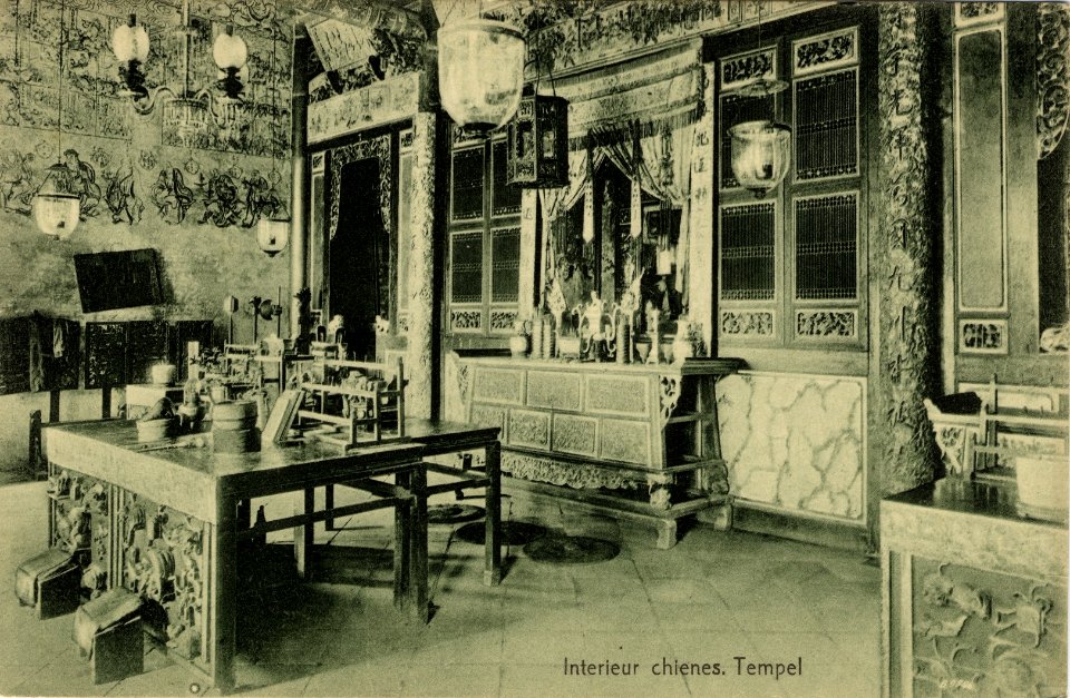 KITLV - 1405452 - Kleingrothe, C.J. - Medan - Interior of a Chinese Temple - circa 1900