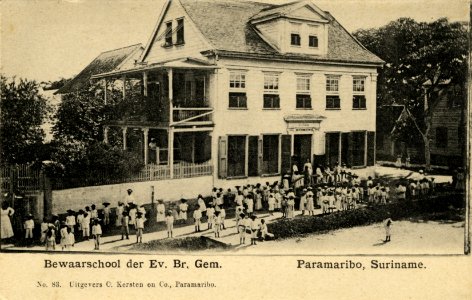 KITLV - 1405628 - Kersten & Co., C. - Paramaribo - Kindergarten of the Evangelische Broedergemeente (Moravian Church), Paramaribo, Surinam - 1895-1910