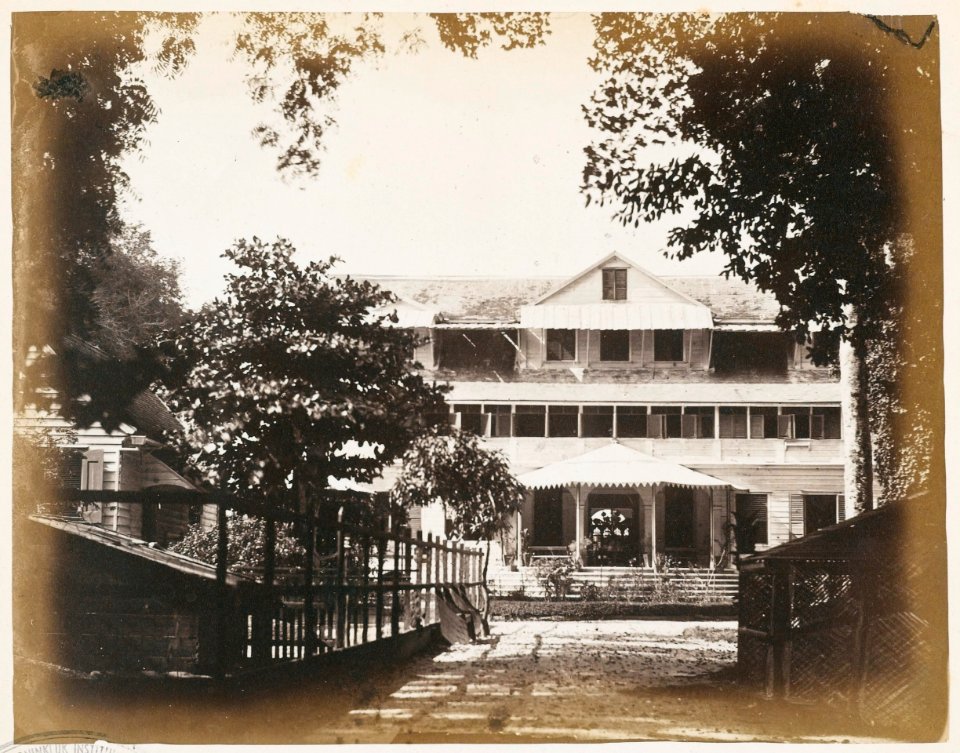 KITLV - 12673 - Back of the Government House in Paramaribo - circa 1890
