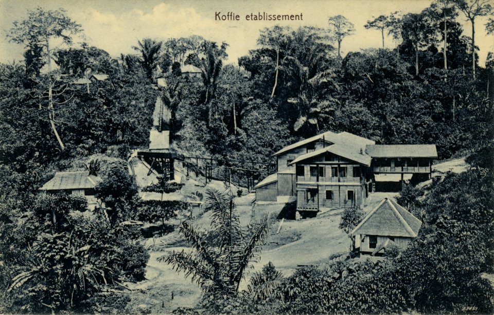 KITLV - 1402879 - Kleingrothe, C.J. - Medan - Coffee establishment - circa 1910