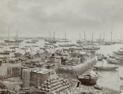 KITLV - 150813 - Lambert & Co., G.R. - Singapore - Port at Singapore - circa 1890 photo