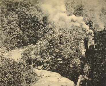 KITLV - 151099 - Demmeni, J. - Train on the cog railway in the Anai Gorge, Sumatra - circa 1910