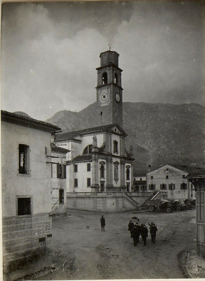 Kirchenplatz in Cison di Valmarino. (BildID 15672162)