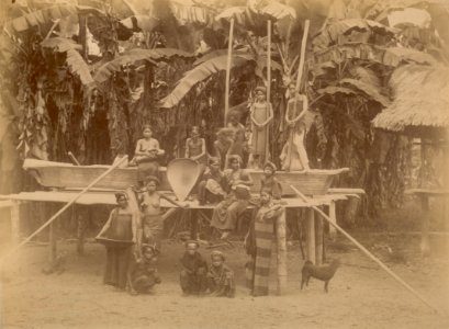 KITLV - 101317 - Kleingrothe, C.J. - Medan - Batak women pounding rice in Sumatra - circa 1880