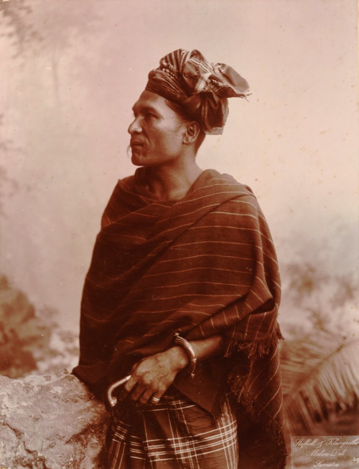 KITLV - 103548 - Stafhell & Kleingrothe - Medan-Deli - Batak official in the east coast of Sumatra - circa 1890