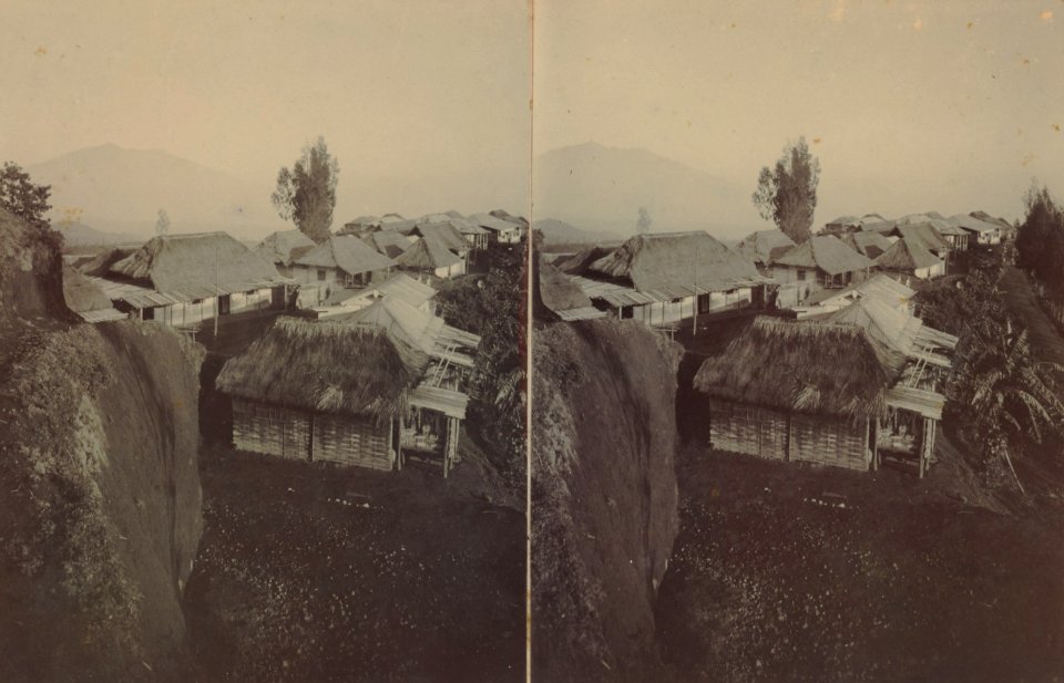 KITLV - 154565 - Kurkdjian, Ohannes - Soerabaya - Houses in a village, probably in the Tengger Mountains - circa 1910