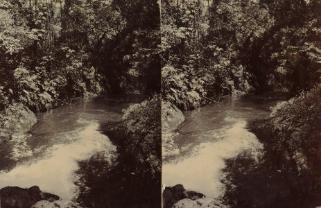 KITLV - 154569 - Kurkdjian, Ohannes - Soerabaya - Rapids in a river, probably in Java - circa 1910
