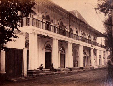 KITLV - 155218 - Buwalda, K. - Soerabaija - Office of the Dutch-Indies Commercial Bank and a shop in Surabaya - 1865