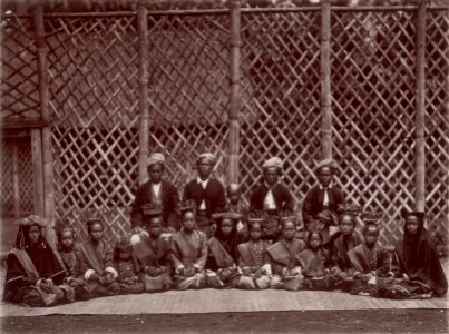 KITLV - 103762 - Lambert & Co. - Malaysian group at Singapore - circa 1890