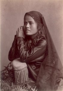 KITLV - 103766 - Malaysian woman at Singapore - circa 1890
