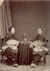 KITLV - 103782 - Chinese women in Singapore - circa 1890 photo