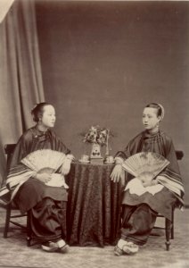 KITLV - 103782 - Chinese women in Singapore - circa 1890