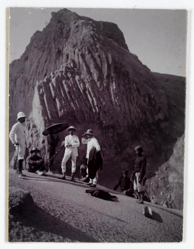 KITLV - 15682 - Kurkdjian, Ohannes - Observations after an eruption of the volcano Gunung Kelud, East Java - 1901