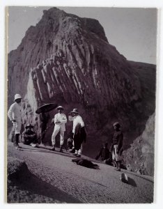 KITLV - 15682 - Kurkdjian, Ohannes - Observations after an eruption of the volcano Gunung Kelud, East Java - 1901