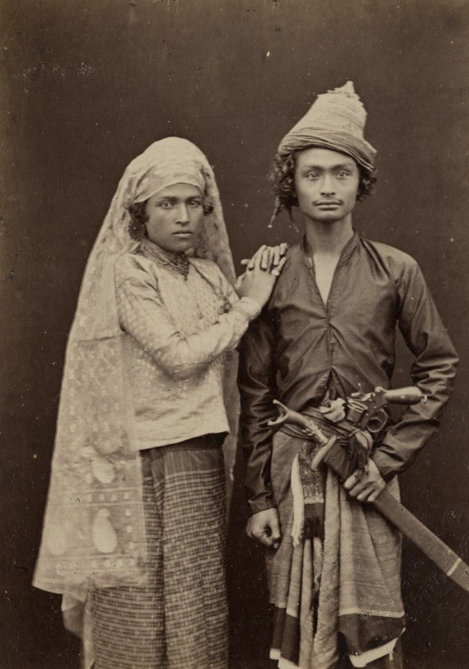 KITLV - 151211 - Lambert & Co. - Singapore - A teukoe of the west coast of Aceh with his bride - circa 1880