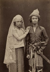 KITLV - 151211 - Lambert & Co. - Singapore - A teukoe of the west coast of Aceh with his bride - circa 1880