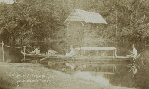 KITLV - 104054 - Canoe, presumably on the Coropina creek at Bersaba in Para - circa 1900