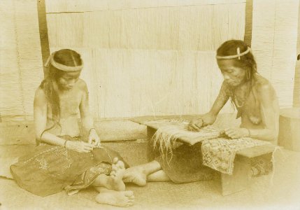 KITLV - 160451 - Demmeni, J. - Women embroidering a loincloth and making beadwork for a baby carrycot in the Upper Mahakam - 1898-1900
