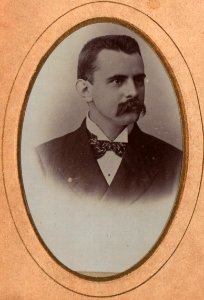 KITLV - 154428 - Kleingrothe, C.J. - Sumatra's O.K. - Presumably Mr. D. Rens on the east coast of Sumatra - circa 1895