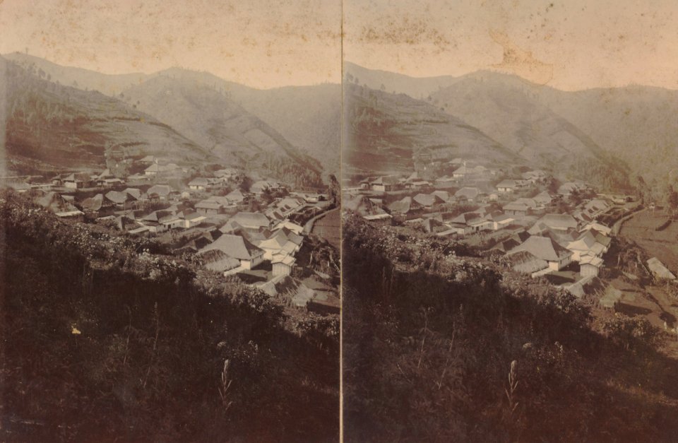 KITLV - 154567 - Kurkdjian, Ohannes - Soerabaya - Houses at Tosari in the Tengger Mountains - circa 1910