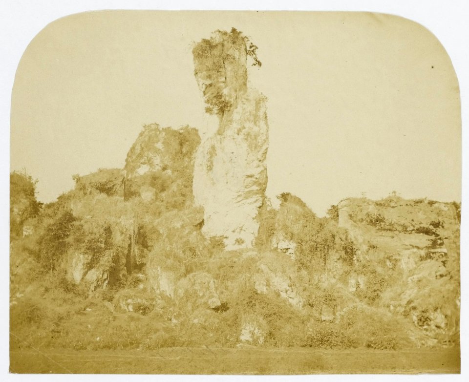 KITLV - 16061 - Junghuhn, Franz Wilhelm (1809-1864) - Karst feature of Gunung Gamping west of Yogyakarta - circa 1860