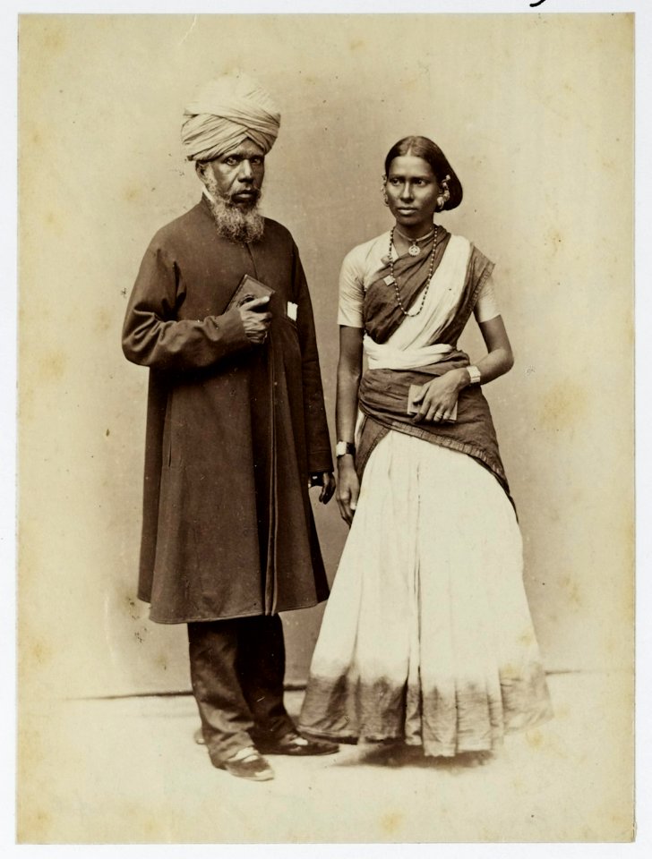 KITLV - 16398 - Lambert & Co., G.R. - Singapore - Klingalese pastor and his wife at Singapore - circa 1900