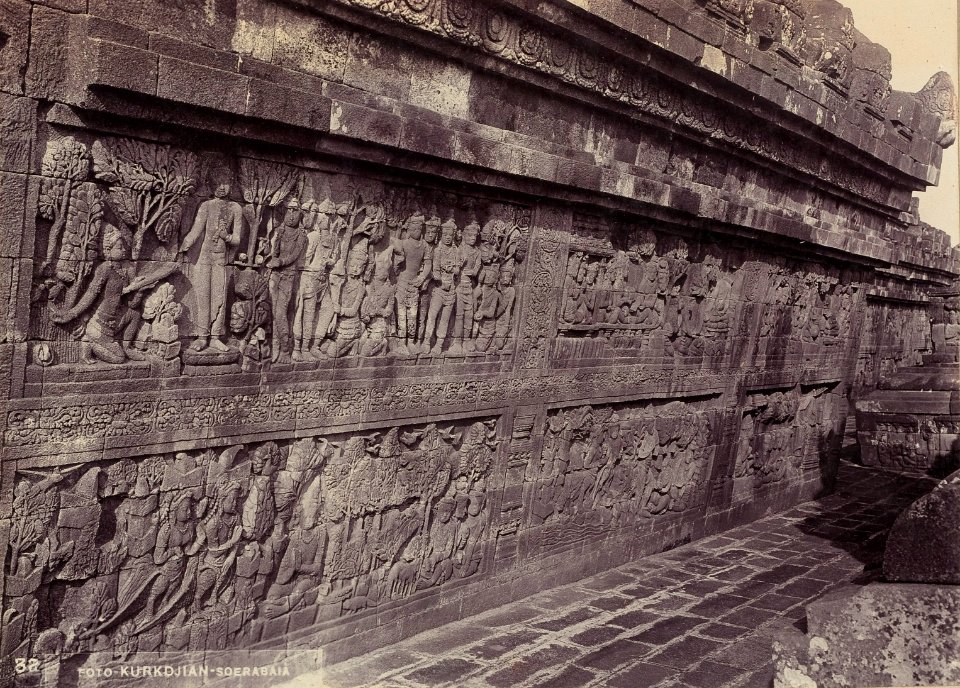 KITLV - 172131 - Kurkdjian - Soerabaia - Relief at Borobudur in Magelang - circa 1920