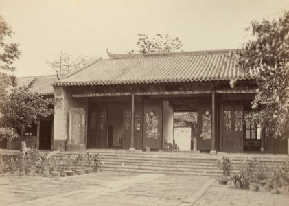 KITLV - 110077 - Gate of the Yamun (residence) of the British consul in Canton (Guangzhou, China) - circa 1871