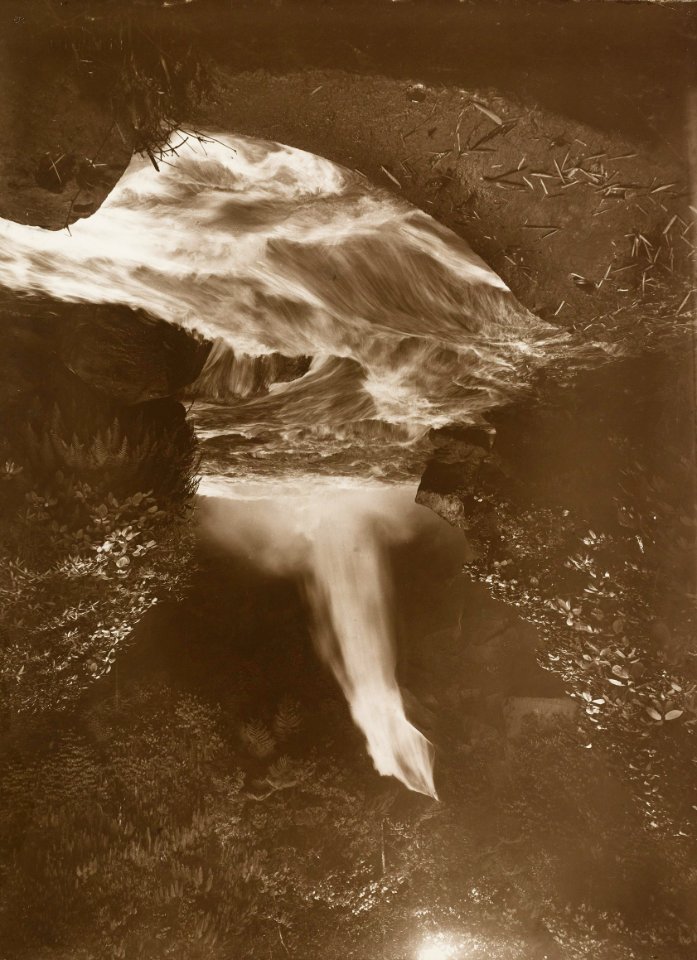 KITLV - 158779 - Kurkdjian - Sourabaia-Java - Waterfall of Tondano in Minahasa - circa 1900