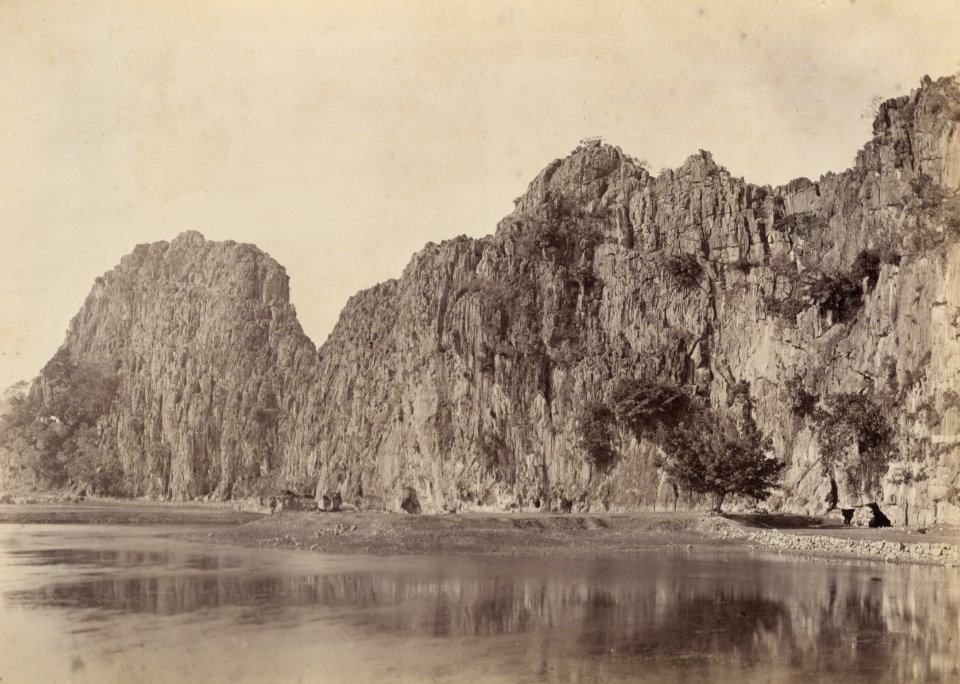 KITLV - 110101 - Marble Hill at Shiuhing, China - circa 1871