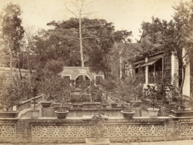 KITLV - 110109 - Courtyard of Lie Ming Koen in China - circa 1871