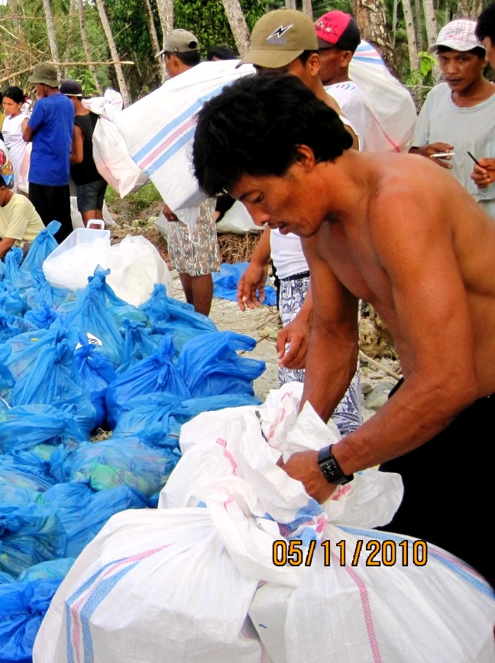 Kitchen Kits Distribution, Mentawai (5160028626)