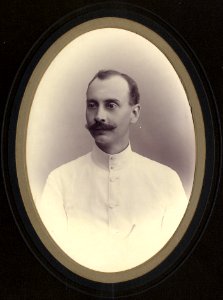 KITLV - 178777 - Kurkdjian, N.V. Photografisch Atelier - Soerabaia-Java - Portrait of a European man in Surabaya - circa 1915 photo