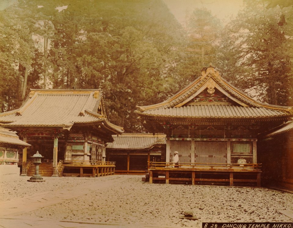 KITLV - 110633 - Kusakabe, Kimbei - Dance Temple of Nikkō, Tochigi (日光市) in Japan - circa 1890