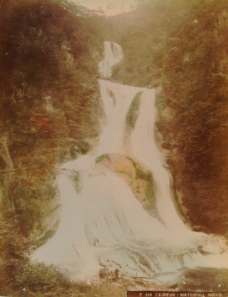 KITLV - 110637 - Kusakabe, Kimbei - Kirifuri Waterfall at Nikkō, Tochigi (日光市), Japan - circa 1890