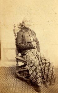 KITLV - 179942 - Buwalda, K. - Studio portrait of Raden Aria Adipati Tjokronegoro, regent of Sidoardjo - circa 1868