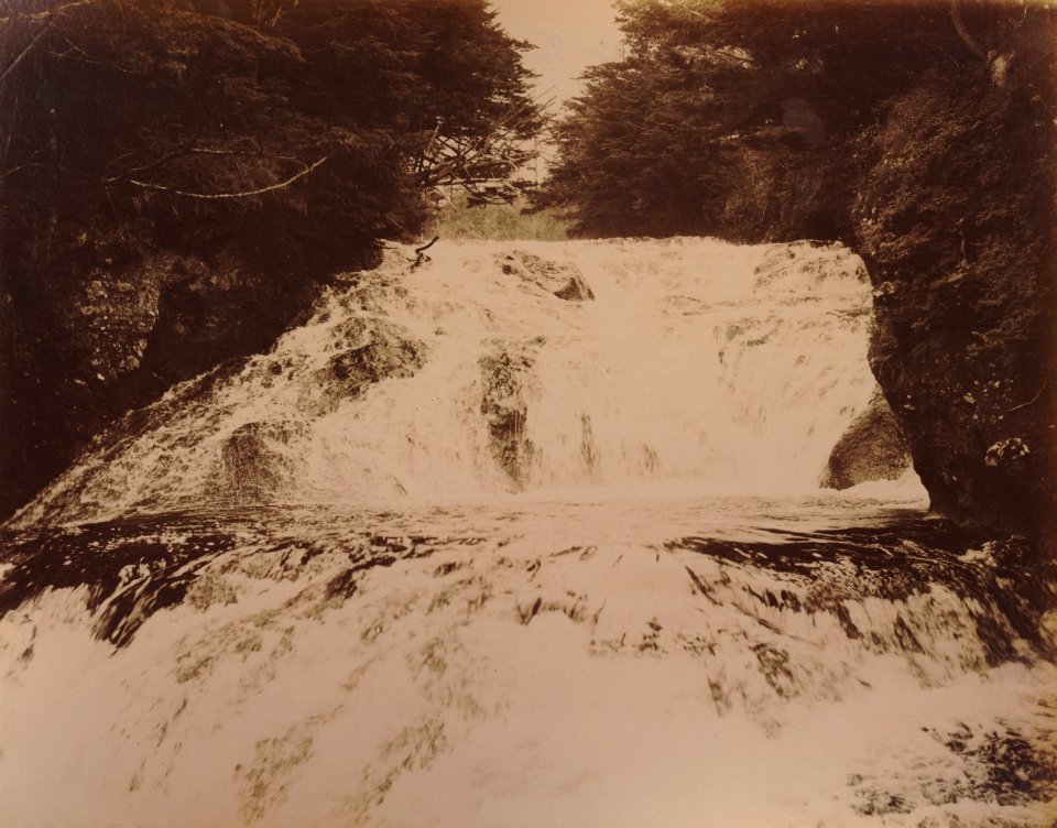 KITLV - 110645 - Kusakabe, Kimbei - Waterfall at Yumoto Chuzenji in Nikkō, Tochigi (日光市) in Japan - circa 1890