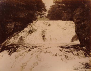 KITLV - 110645 - Kusakabe, Kimbei - Waterfall at Yumoto Chuzenji in Nikkō, Tochigi (日光市) in Japan - circa 1890