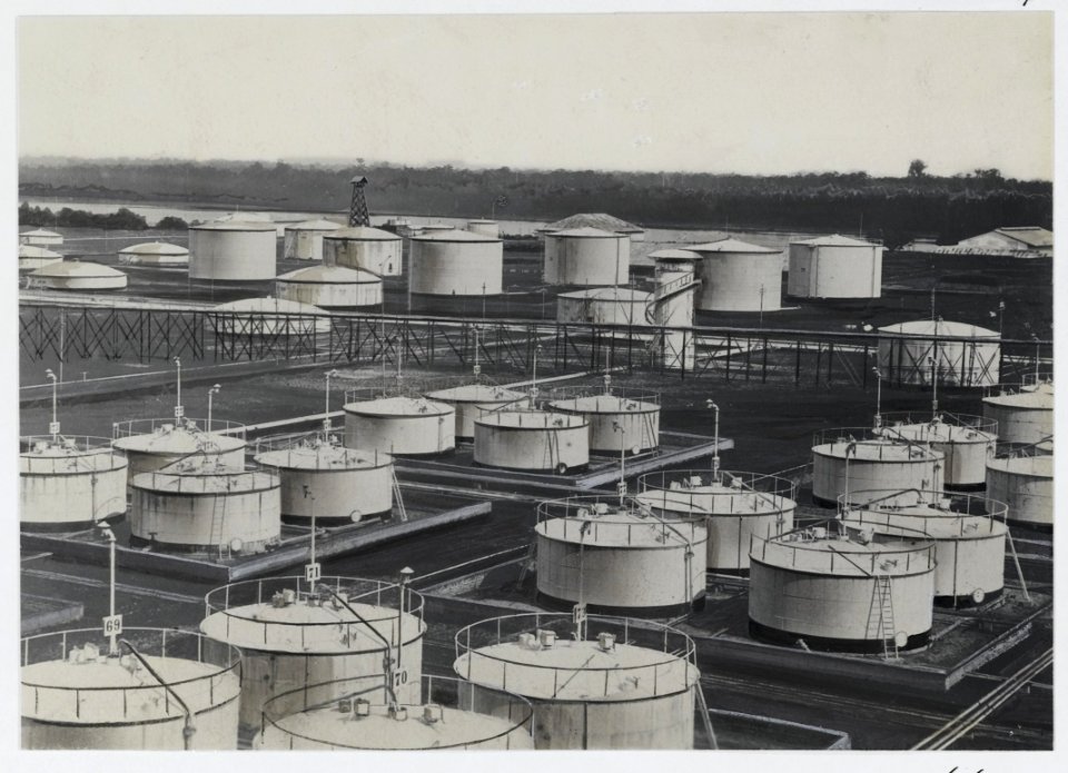 KITLV - 16647 - Kleingrothe, C.J. - Medan - Refinery of the Batavian Petroleum Company at Pangkalan Brandan - 1916
