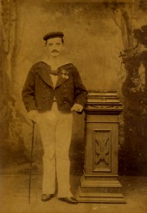 KITLV - 181456 - Zuan Seng - Singapore - Studio portrait of a sailor in Singapore - circa 1890 photo