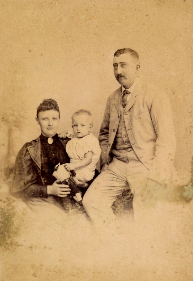 KITLV - 178636 - Lambert & Co, G.R. - Singapore - Studio portrait of a European family at Singapore - circa 1885