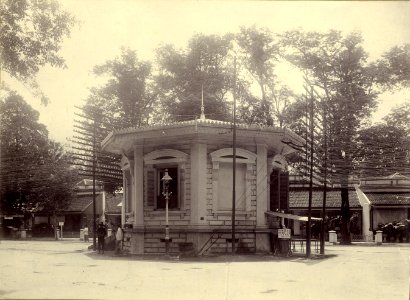 KITLV - 182819 - Kurkdjian, Ohannes - Telephone building in Surabaya, presumably at Simpangstraat - circa 1900