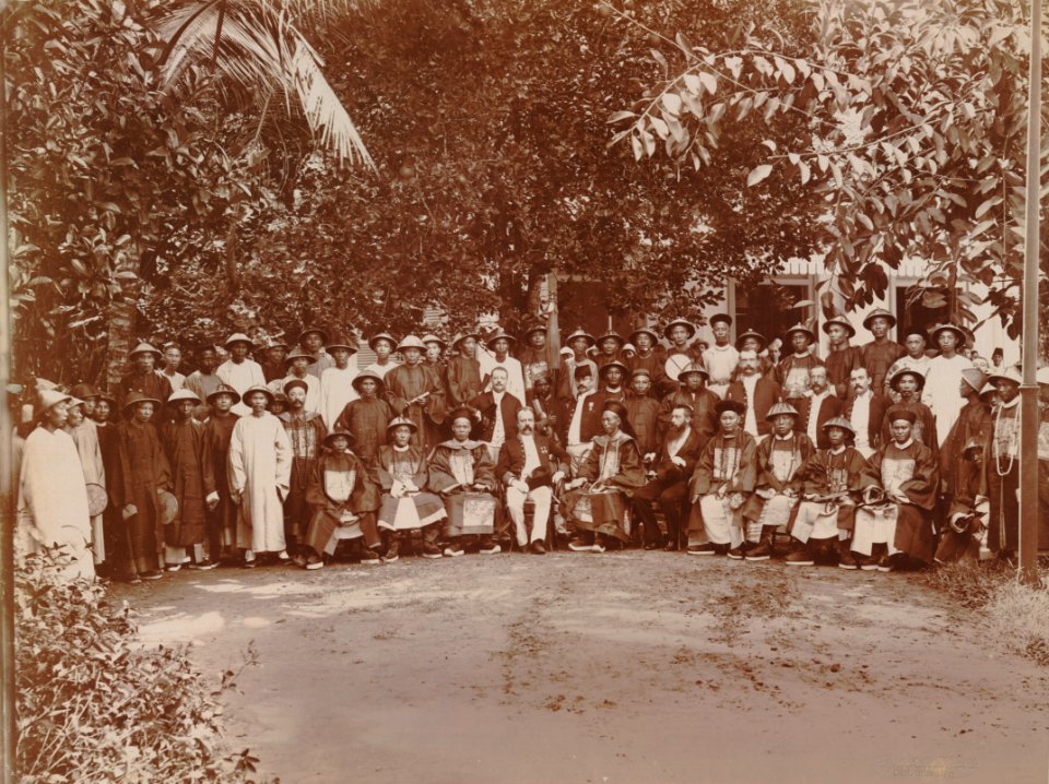 KITLV - 114722 - Stafhell & Kleingrothe - Deli, Sumatra - Installation of the Major of the Chinese by resident W.J.M. Michielsen, probably mr. Pjang a Yong at Medan - 1893