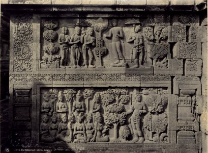 KITLV - 183364 - Kurkdjian, N.V. Photografisch Atelier - Soerabaia-Java - Relief, presumably at Borobudur in Magelang - circa 1920