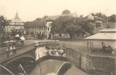 KITLV - 101100 - Kleingrothe, C.J. - Medan - Dutch Reformed Church (left) and the Stadt Huys (center behind the tree) at Malacca (Melaka) in Malaysia - circa 1905