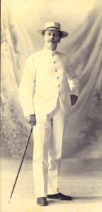 KITLV - 179461 - Kurkdjian, N.V. Photografisch Atelier - Soerabaia-Java - Studio portrait of Mr Streefland in Surabaya - circa 1910